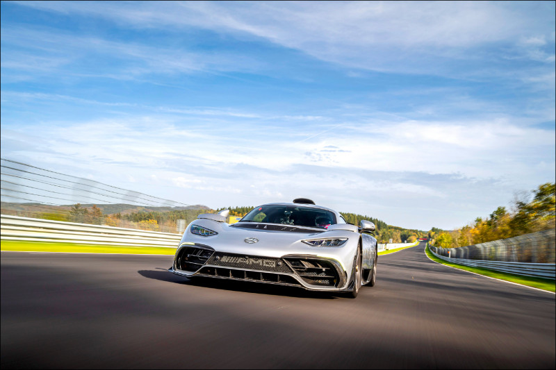 Mercedes-AMG One在2022年10月挑戰紐柏林最速量產車成功，拿下車王寶座。