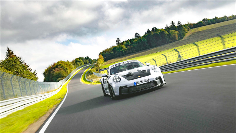 全新的Porsche 911 GT3 RS在紐北賽道的成績為6分49.328秒。