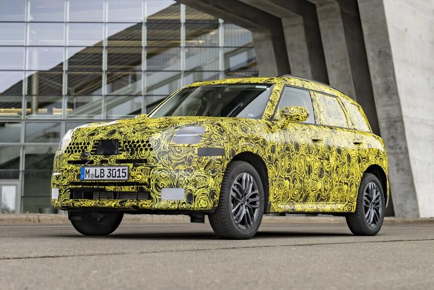 Mini 先行釋出大改款 Countryman 偽裝照，預告新車即將正式現身。