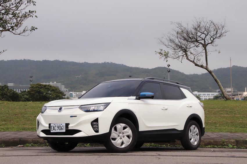 外型設計以鯊魚為靈感，也讓外型能與燃油版 Korando 有所區隔。