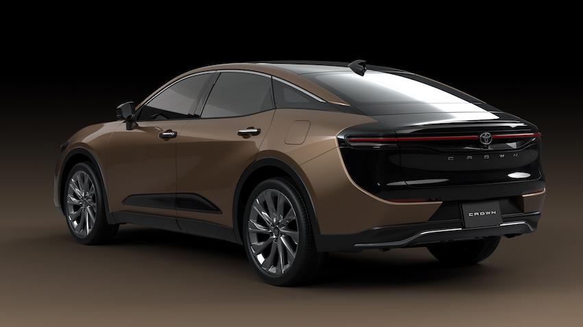 車頭為 Crown 廠徽，不過車尾仍是 Toyota 廠徽。