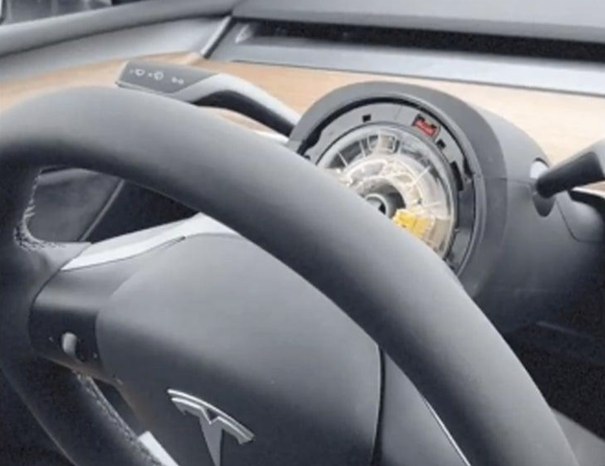 特斯拉 Model Y 出現兩起方向盤掉落的事件，引發美國國家公路交通安全管理局 (NHTSA)，最壞情況將會召回。