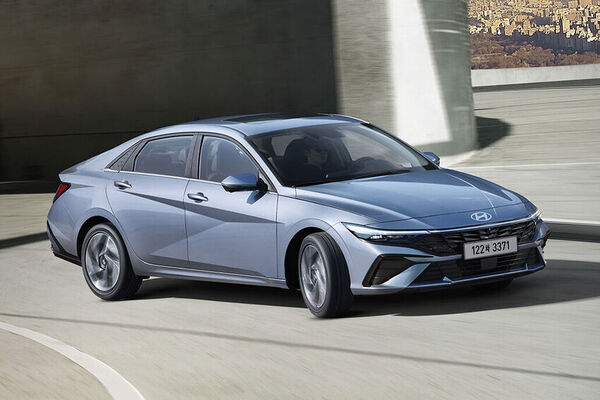 Hyundai 熱門房車 Elantra 小改款帥氣登場！開價台幣 50 萬起搶攻市場
