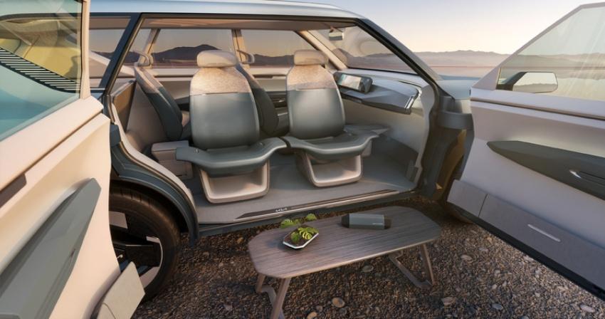 EV5 概念車採對開式車門，並且車內座椅具備旋轉功能。