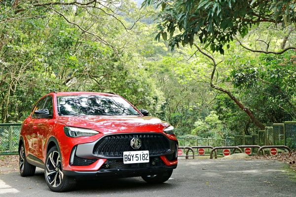 MG HS 車系二哥到來！性能更強、操控更穩的 2.0T AWD 試駕