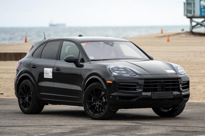 小改款 Cayenne 將在 4 月上海車展上全球首發。圖為原型測試車。