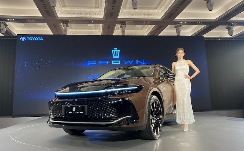 Toyota 頂級車款 Crown 台灣上市！雙車型價格公布