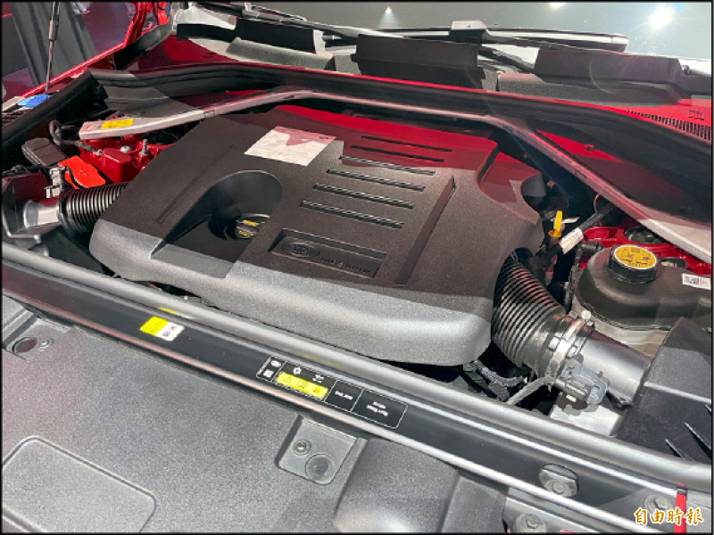 P400汽油車型具備400匹最大馬力、56.1公斤米峰值扭力的飽滿輸出。（記者陳弘智攝）