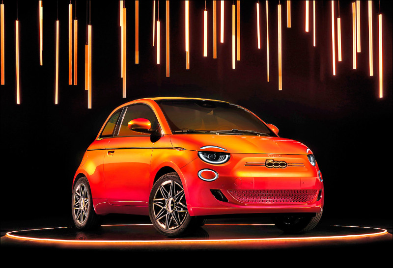 Fiat和Bvlgari兩大義大利品牌聯手，打造出貴氣逼人的珠寶車。