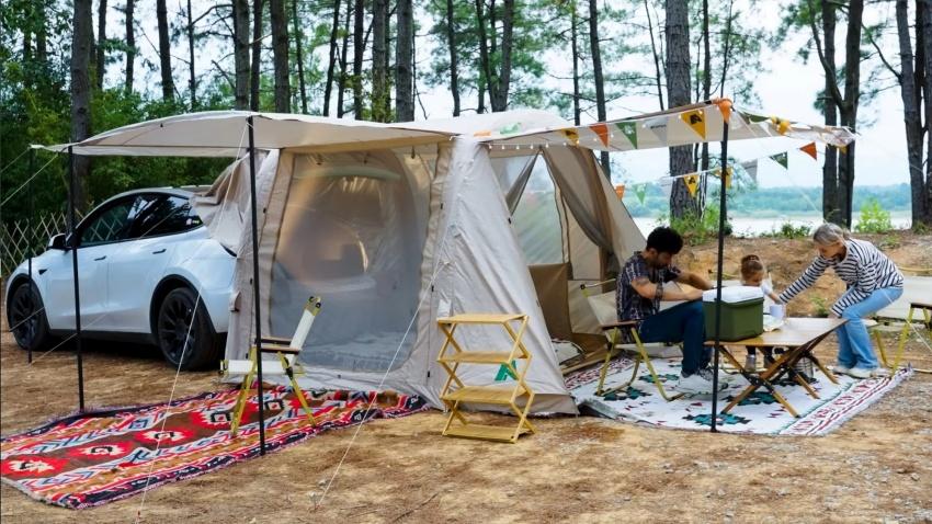 Tentsla 更推出 Model Y 專屬的充氣帳篷，搭配該車的露營模式，提供多人車宿露營需求。