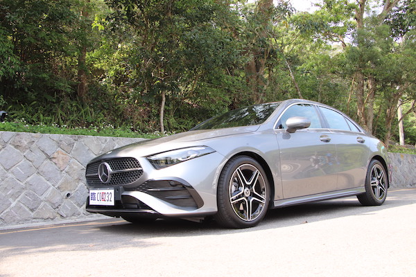 為何現在是入手的最佳時機點？賓士 A 180 與 B 180 都會時尚車款試駕