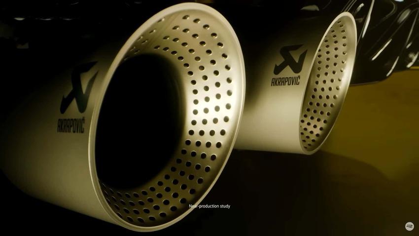 Akrapovic 鈦合金蠍子尾管是外型一大亮點，也能帶出更激昂的排氣聲浪。