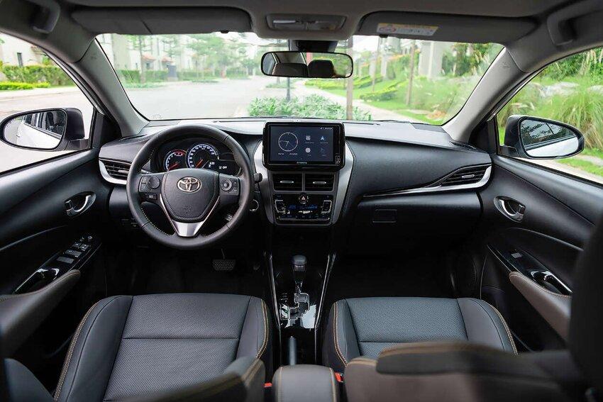 車內維持既有鋪陳，頂規車型換裝 9 吋觸控螢幕提升科技感。