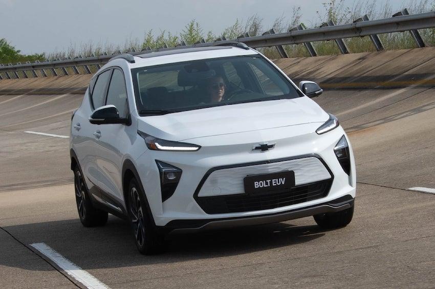 Chevrolet 的跨界電動車 Bolt EUV，在一場實測中，繳出純電續航 901 公里的紀錄。
