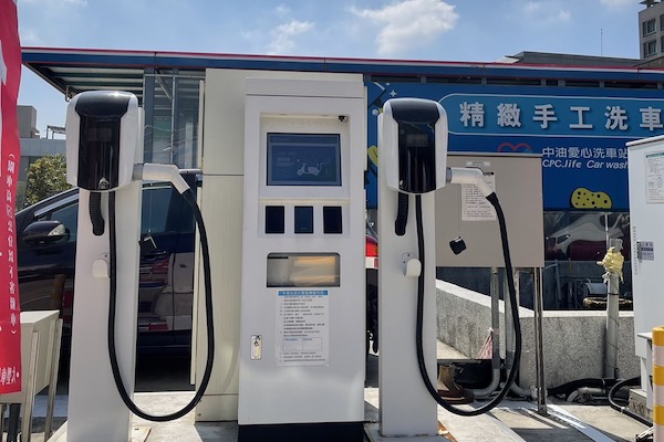 中油電動機車快充站明日啟用！送 2 週免費充電
