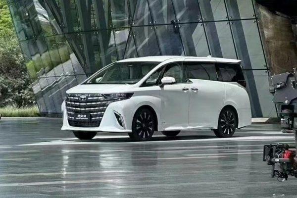 Toyota 大改款 Alphard 完整造型曝光！6 月底台灣與日本同步首發 - 自由電子報汽車頻道