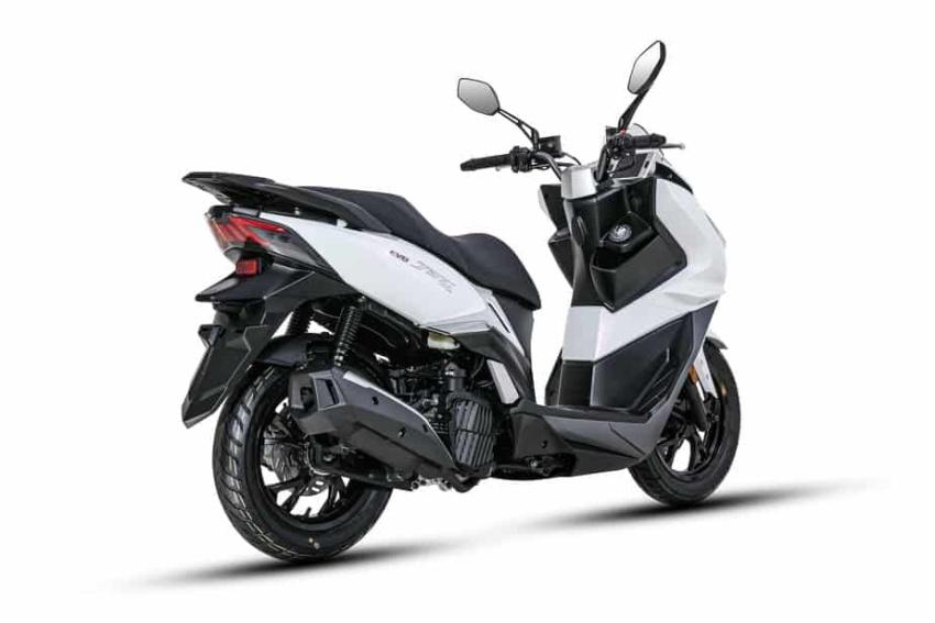 運動化的造型設計，並且是 150c.c. 級距。