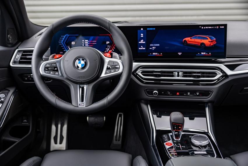 車內採用極具未來感的懸浮式曲面螢幕及全新 iDrive 8.0 車載系統，展現科技便利性。
