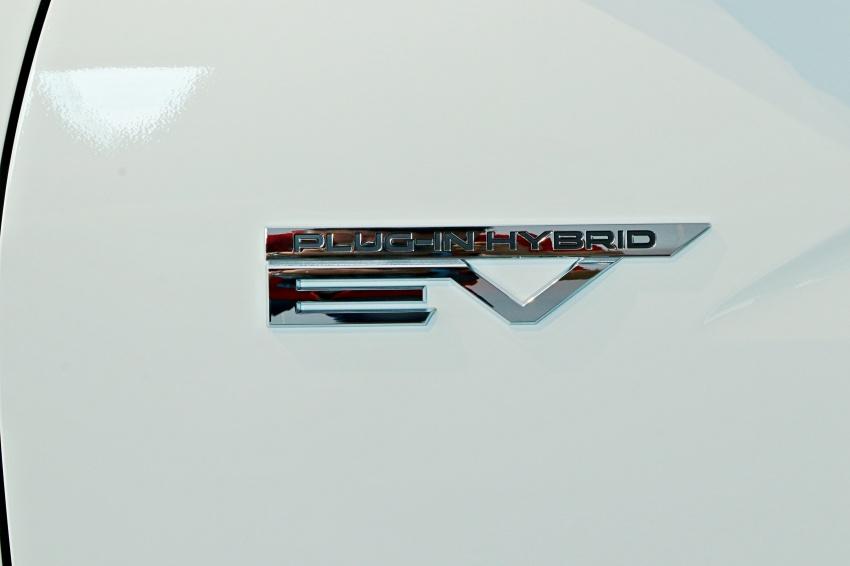 車側與車尾的專屬銘牌彰顯獨特身分。