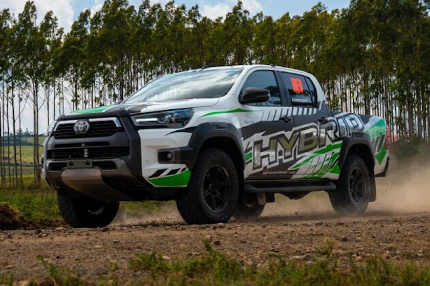 Hilux 輕油電原型車在肯亞舉辦的 WRC 世界錦標賽中首度亮相。