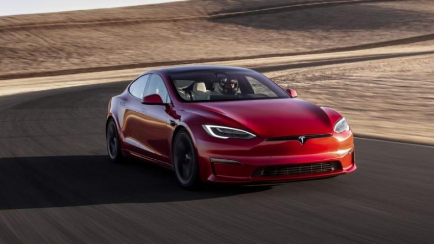 《NHTSA》加大對 Tesla 自動輔助駕駛系統的調查，並祭出高額罰款。