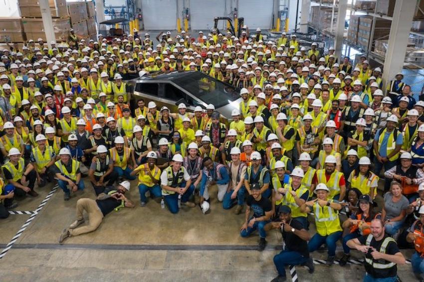 苦等多年 Tesla 電動皮卡 Cybertruck 終於正式量產下線。