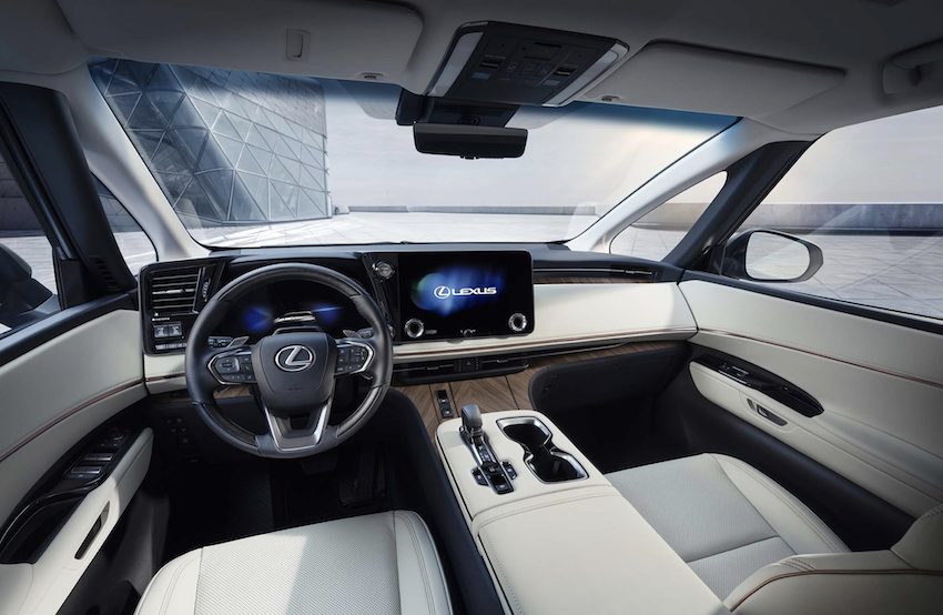 車內格局與新世代 Lexus 休旅類似。