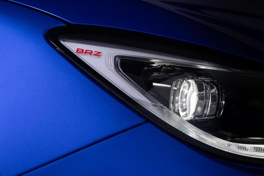 Subaru 宣布將在 7 月 23 日推出新款 BRZ，預告圖可見頭燈組新增紅色 BRZ 字樣。
