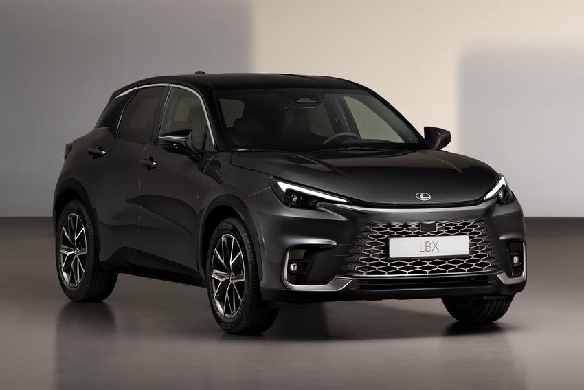 Lexus LBX 預計今年第四季抵台，近日歐洲售價曝光，入門價格竟比定位較高的 UX 更多一些。