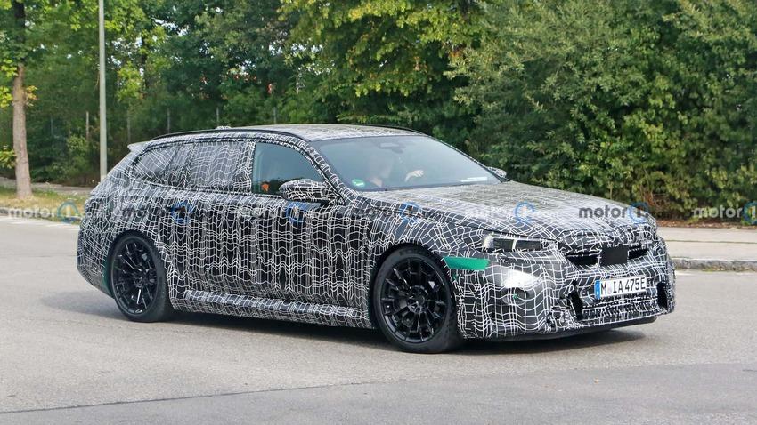 睽違多年的 BMW M5 Touring 首度現身，預計 2024 年登場，