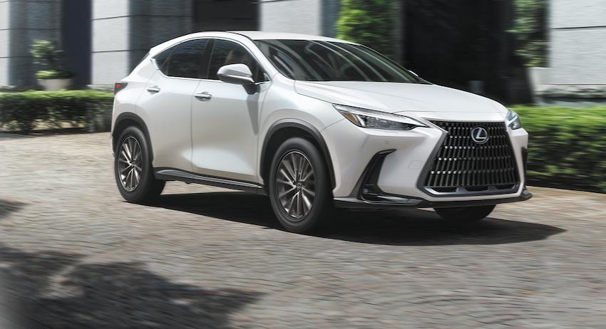 Lexus NX 在 7 月超過 1500 輛，NX 200 絕對是關鍵。