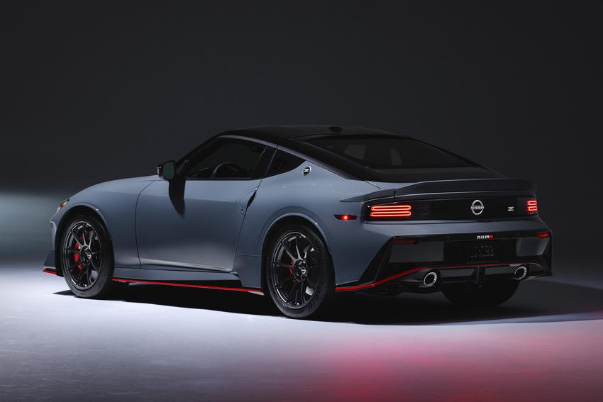 在全車空力套件的妝點之下，讓 Z Nismo 散發出更加強烈的競技氣息。