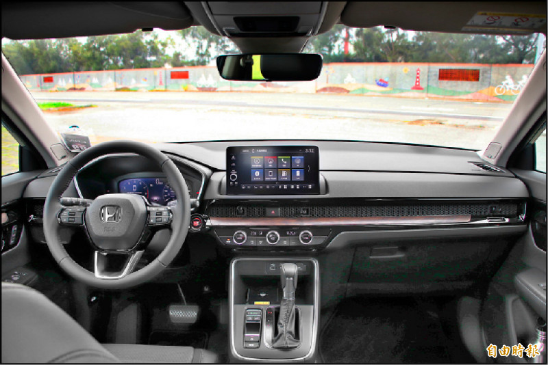 Honda CR-V第六代採全新的車室規劃，質感較前一代更加升級。（記者陳英傑攝）