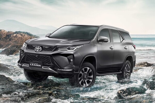 Toyota 七人座休旅新年式戰力升級！中控螢幕再放大 動力強化更帶勁