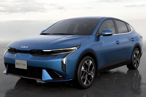 把 Toyota Corolla 當對手！Kia 大改款中型房車發表