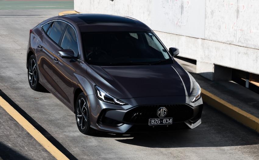MG 5 入門車型無後座安全帶提醒裝置，全車系也都沒有盲點、RCTA後方來車警示等配備。