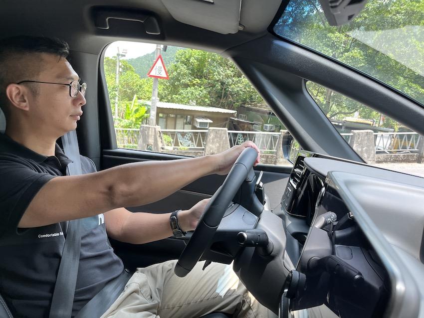 現任老闆司機親自試駕 Lexus LM350h   動態穩定性獲好評