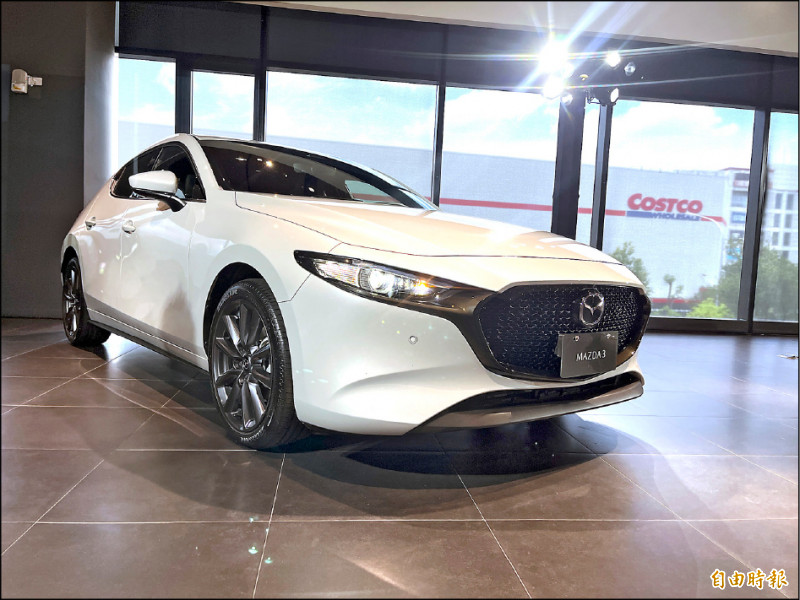 Mazda 3推出24年式，增加新車色晶瓷白。（記者陳英傑攝）