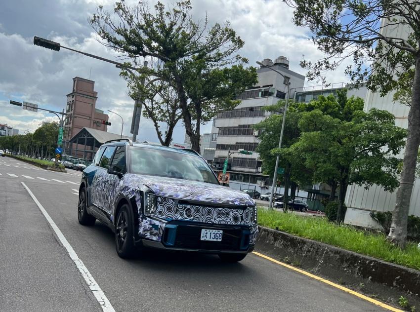 Kia EV9 測試車在台灣現身，預計年底前上市。