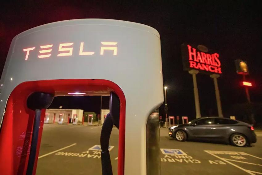 全球最大充電站 Harris Ranch Tesla Supercharger 被踢爆，運用柴油發電廠供電。