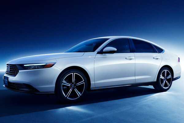 Honda 經典房車 Accord 回歸初亮相！個性化風格套件上身帥度加倍