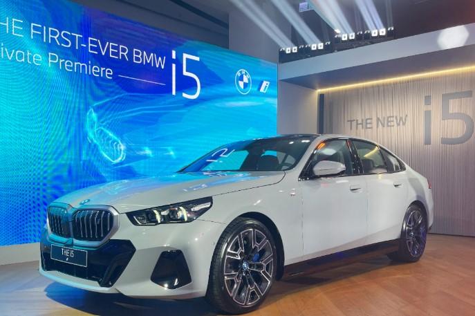 大改款BMW 5系列雙車型登台!i5純電房車打頭陣 放大車格強化豪華氣勢 大改款BMW 5系列雙車型登台!i5純電房車打頭陣 放大車格強化豪華氣勢