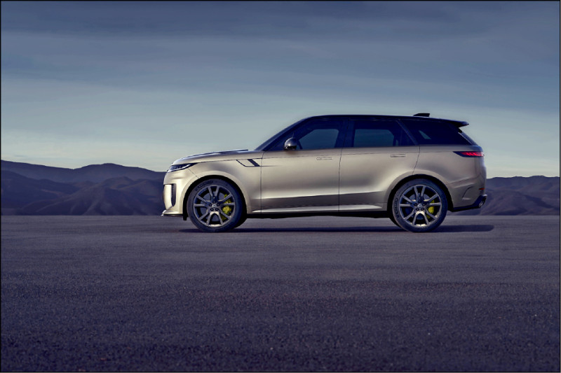 原廠為Range Rover Sport SV配置世界最大的23吋碳纖維輪圈。