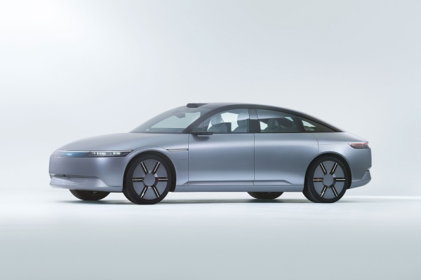 尺碼與 Crown 相仿、支援 Lv3 駕駛！Honda 與 Sony 合作首款電動原型車日本亮相