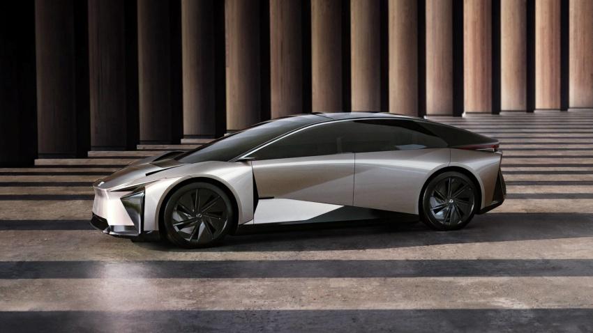 轎跑風格的 LF-ZC 電動概念車，預計 2026 年量產。