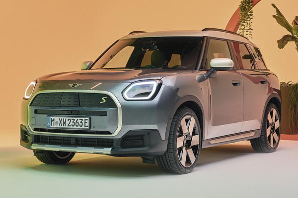 新世代 MINI 運動休旅首度在台現身！純電 Countryman 搶先動感亮相