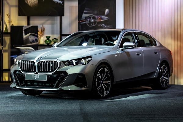 大改款 BMW 5 系列國內發表！純電 i5 先發上場 預告 12 月追加汽油車型
