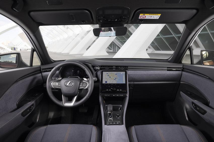 LBX 有著不同於其他 Lexus 休旅的內裝格局。