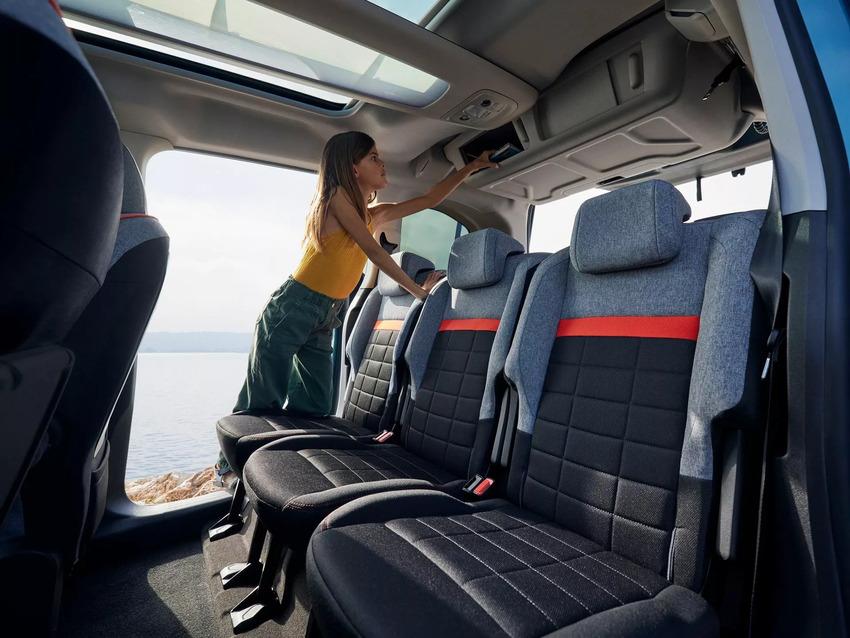 首度採用 Advanced Comfort 座椅提升舒適性，車內也維持多元置物機能。