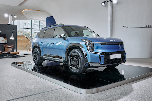 品牌在台最貴車款！Kia 公布 EV9 預售成績：8 成車主選近 300 萬元頂規車型